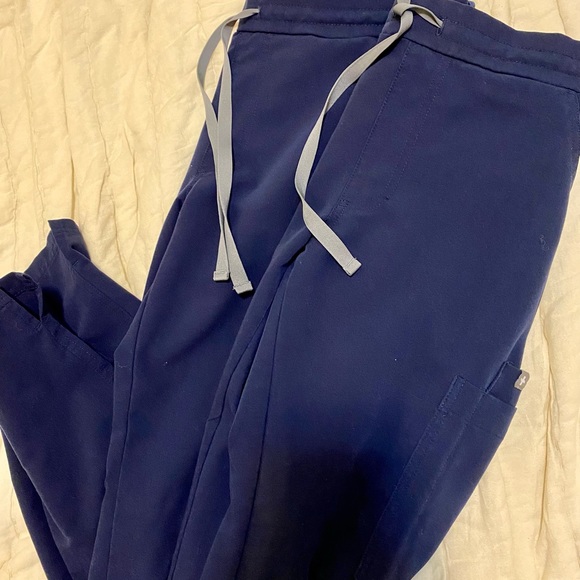 FIGS Yola Skinny Scrub Pants - Picture 2 of 2